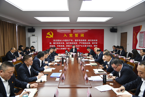 打好“收官戰(zhàn)” 謀好“開局篇”！洛陽公交集團(tuán)召開11月董事長月調(diào)度會02.JPG